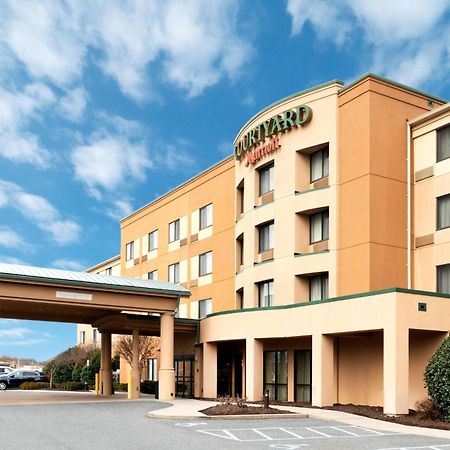 Courtyard By Marriott Salisbury Hotel Exterior photo