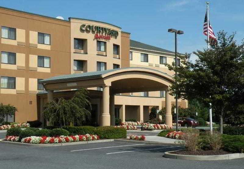 Courtyard By Marriott Salisbury Hotel Exterior photo