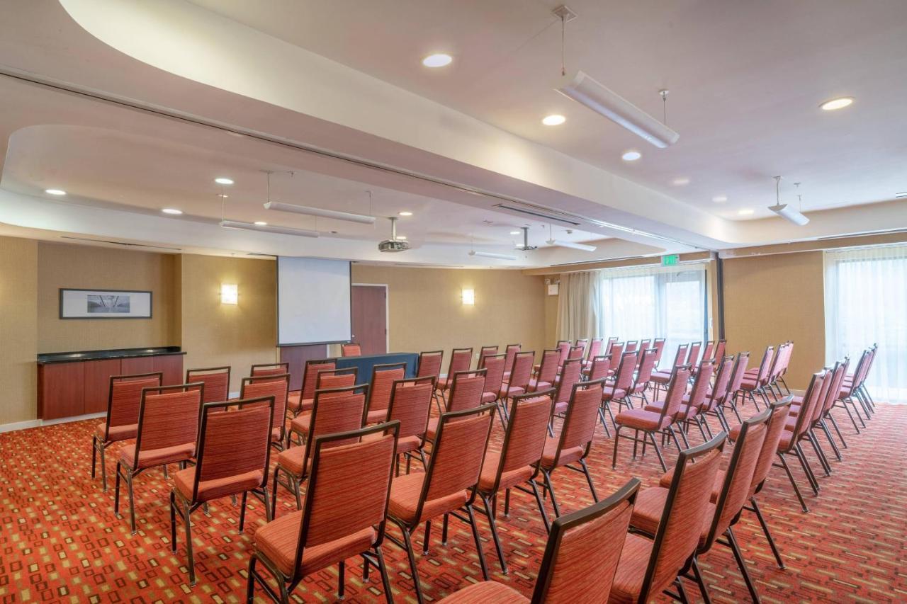 Courtyard By Marriott Salisbury Hotel Exterior photo