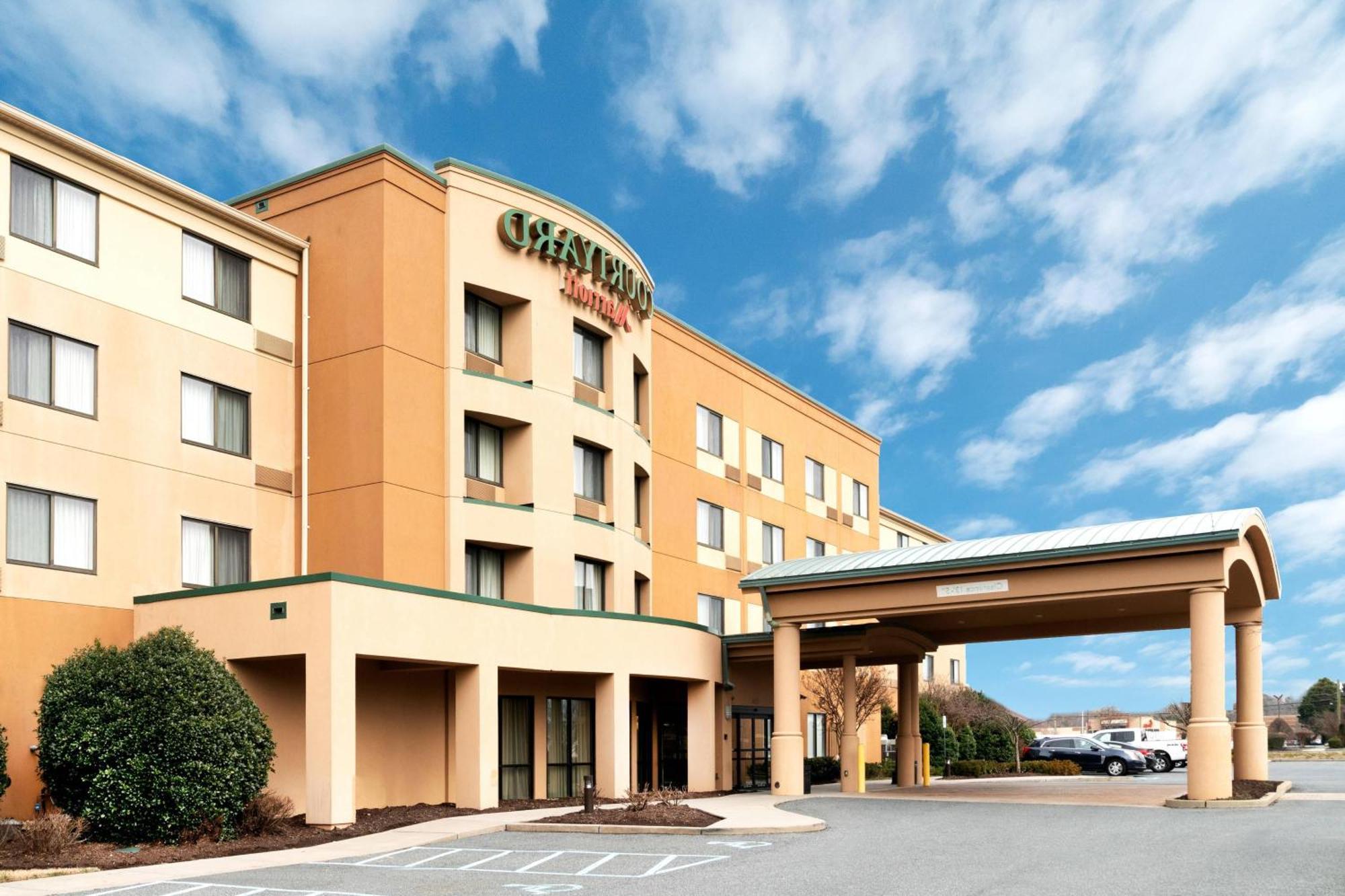 Courtyard By Marriott Salisbury Hotel Exterior photo