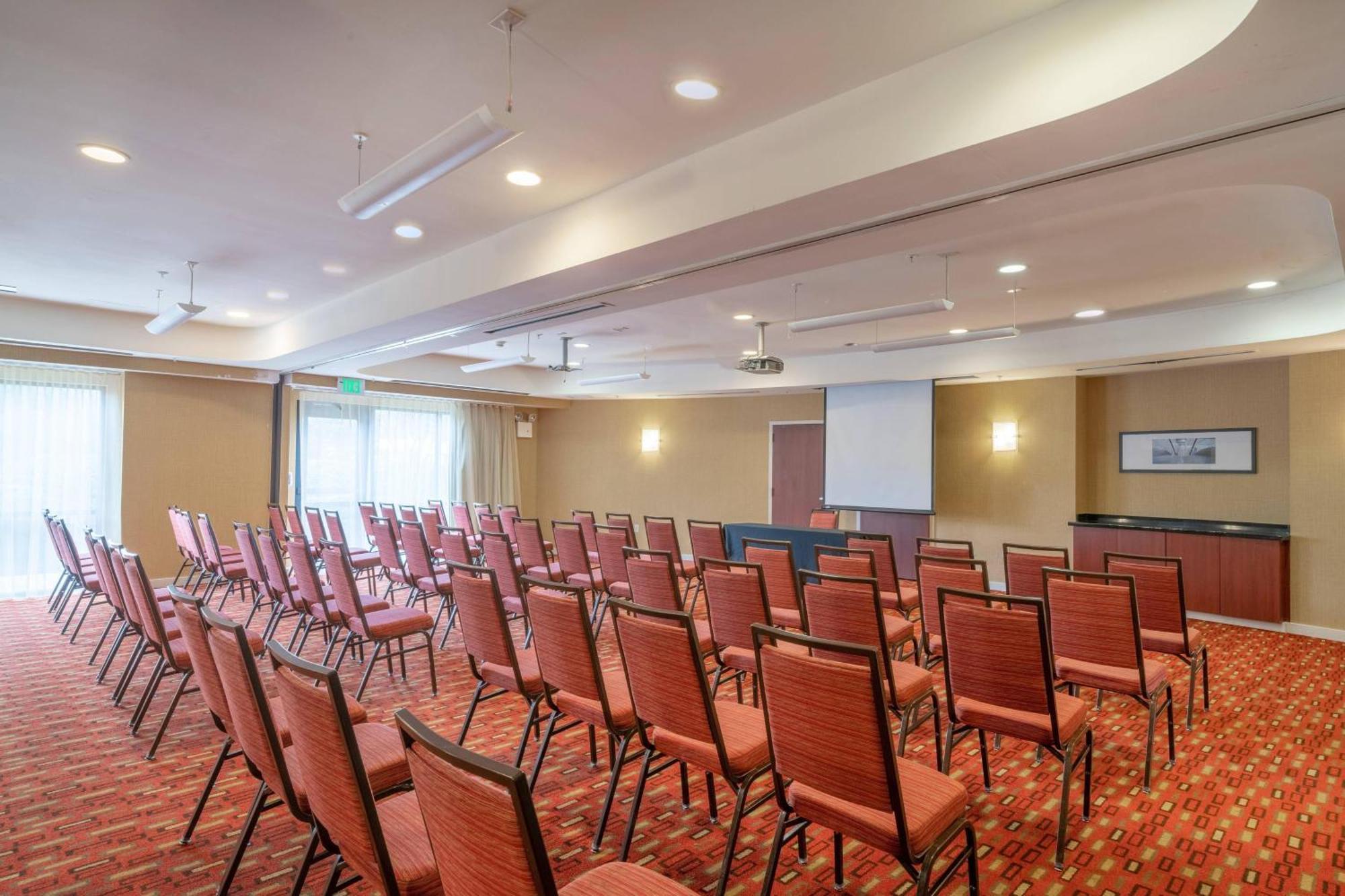 Courtyard By Marriott Salisbury Hotel Exterior photo