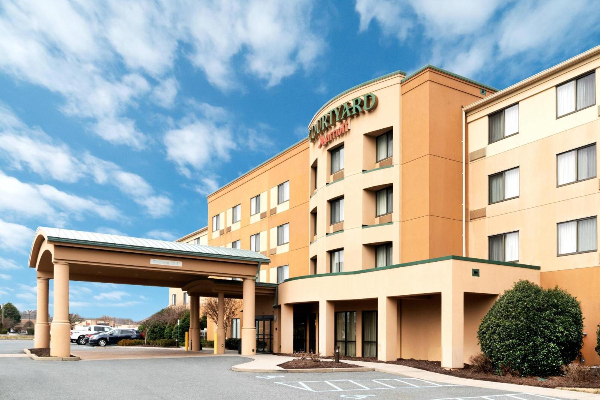 Courtyard By Marriott Salisbury Hotel Exterior photo